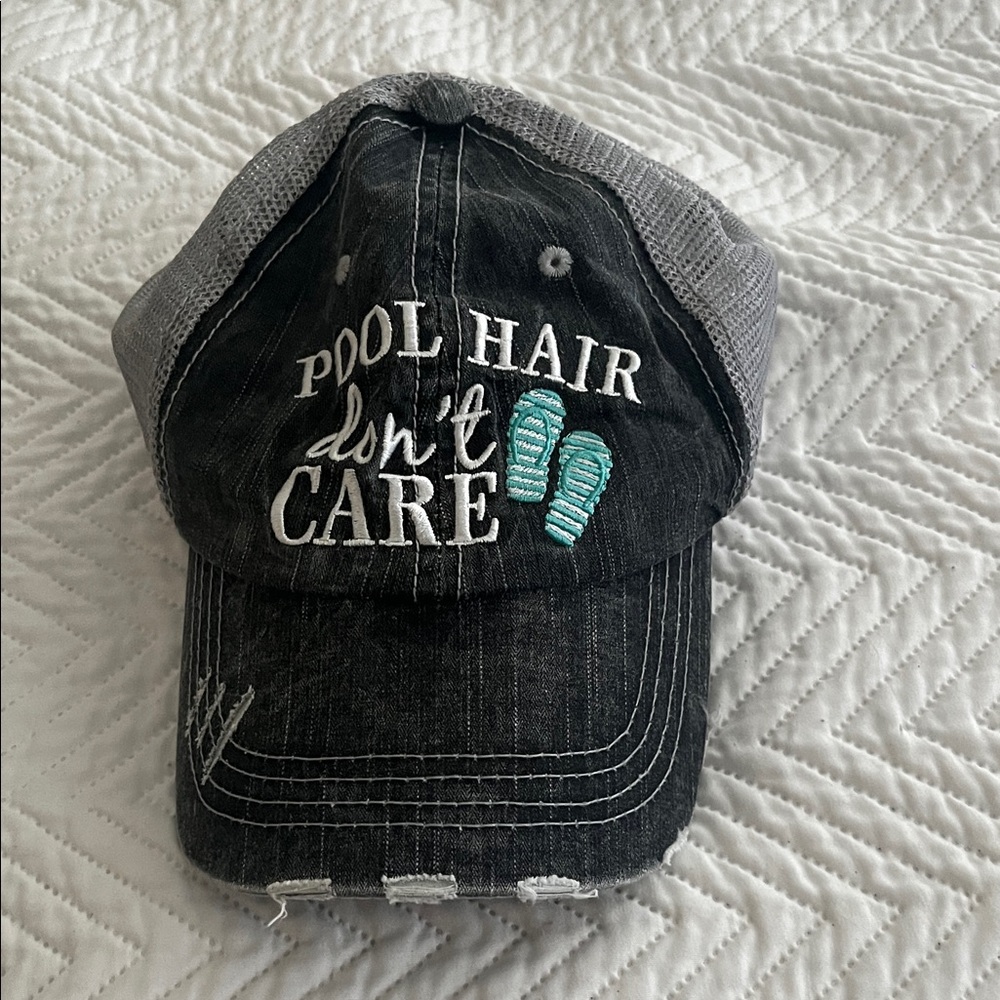 Kids Pool hat- like new